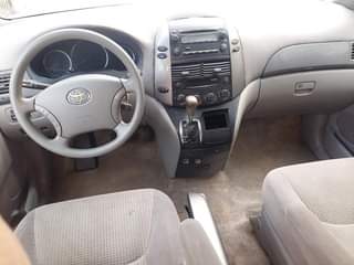 A picture of Toyota sienna 2007 model