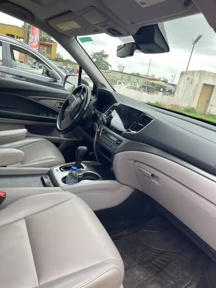A picture of New stock Foreign used 2019 Honda pilot AWD with leather