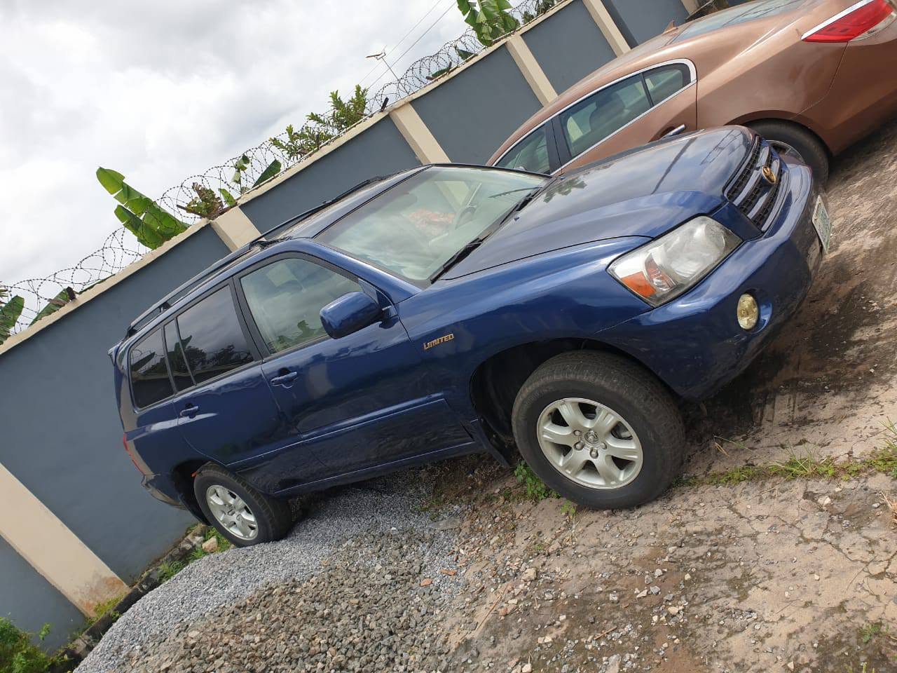 A picture of TOYOTA HIGHLANDER