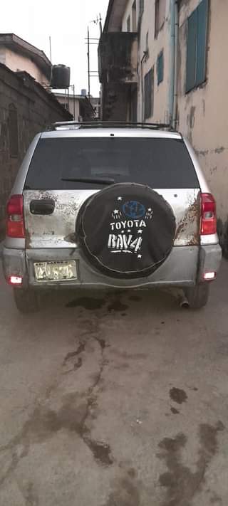 A picture of Naija used Toyota Rav4 2002 but need painting and everything