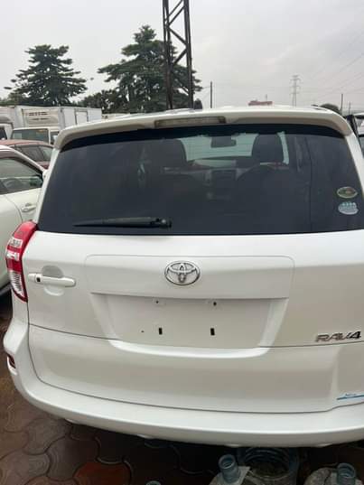 A picture of Toyota RAV4 2010 model 50m