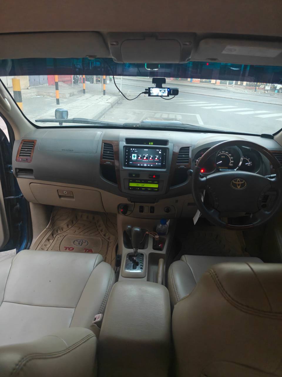 A picture of TOYOTA FORTUNER
