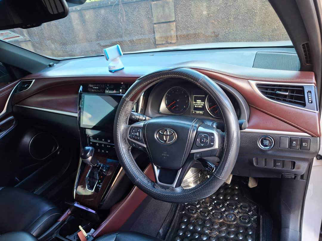 A picture of HARRIER 2016 UGX 70M NEGOTIABLE