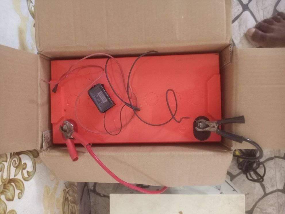 A picture of Inverter and battery