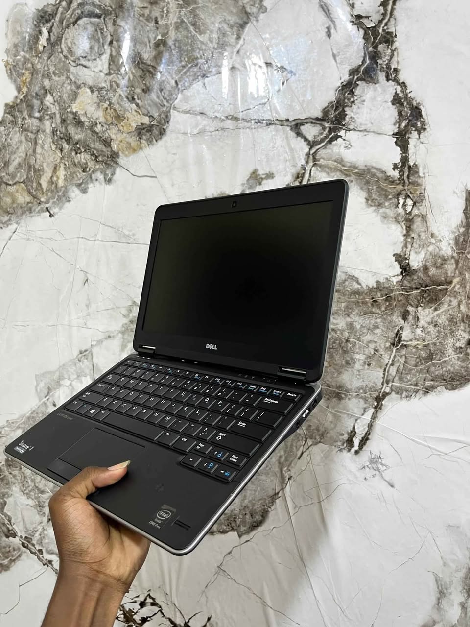 A picture of Dell latitude E7240