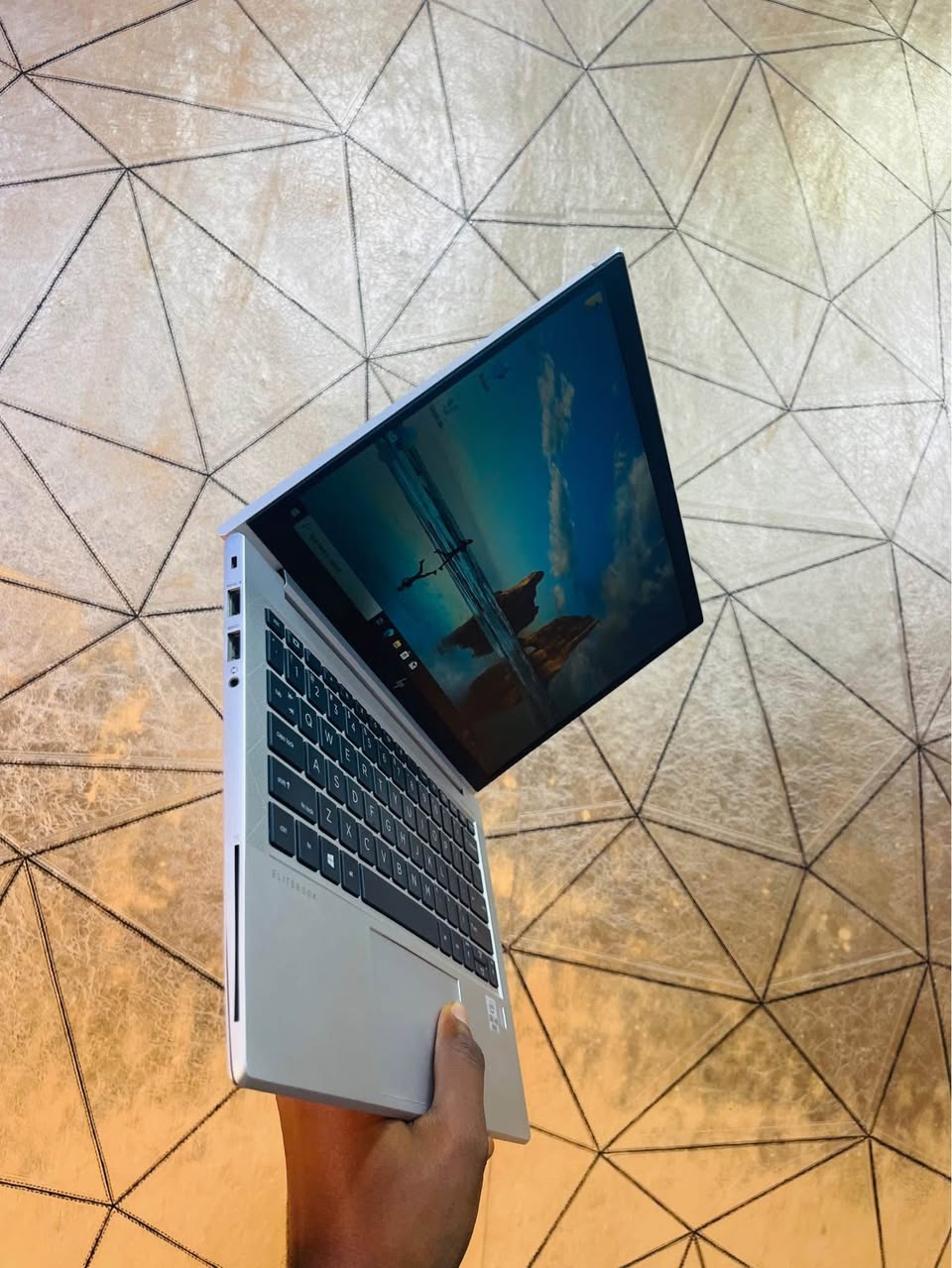 A picture of HP Elitebook 830 G7 Core i5 16gb ram 256ssd Keyboard