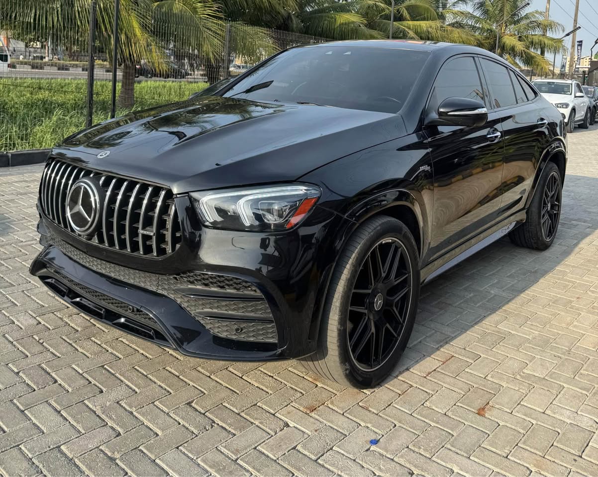 A picture of GLE 450 very clean like new