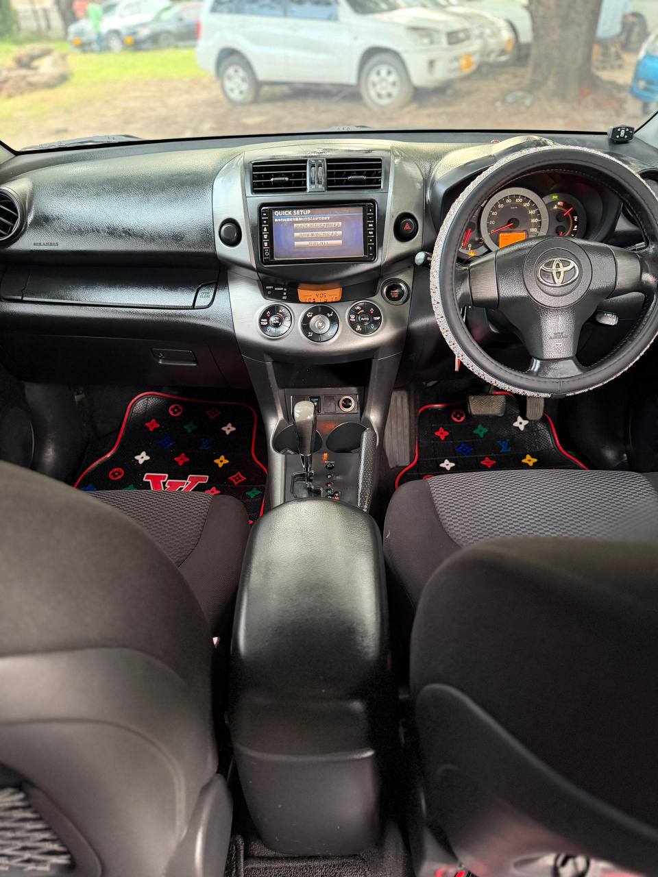 A picture of TOYOTA RAV4 Year 2010 Engine Cc 2360 Mileage 67 000