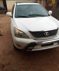 A picture of Lexus 350