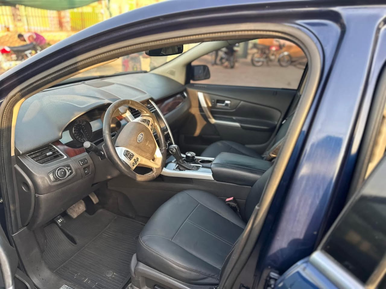 A picture of 2012 FORD EDGE