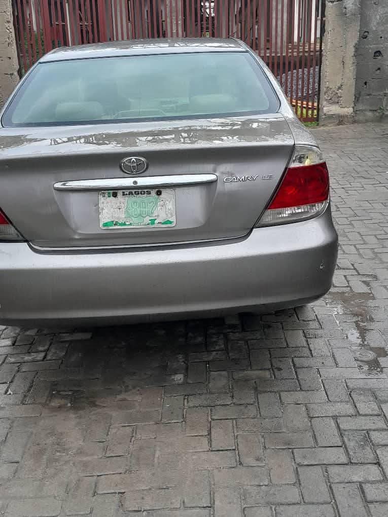 A picture of Toyota Camry 06
