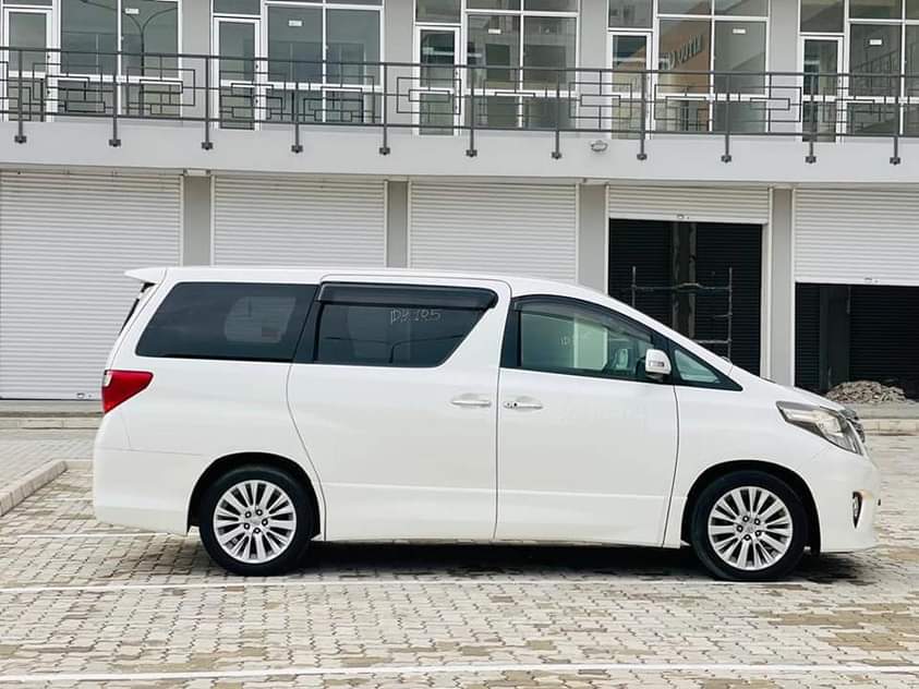 A picture of TOYOTA ALPHARD m Million 31