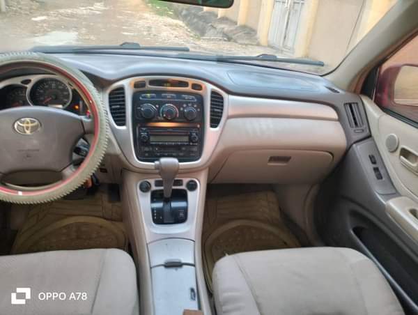 A picture of Very sound 05 3 seaters Toyota Highlander Super sound engine