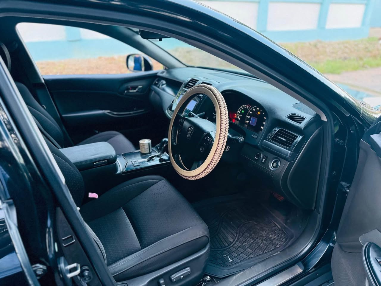 A picture of Toyota crown