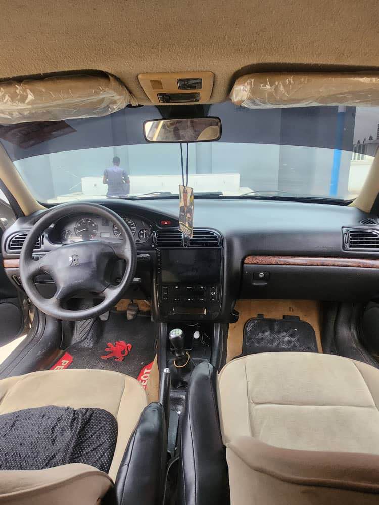 A picture of Peugeot 406