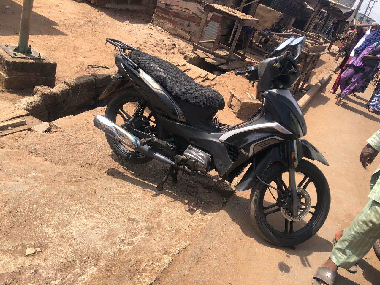A picture of ADEBOWALE AUTOE BLACK COLOR TARGET FOR SALE 07063172361