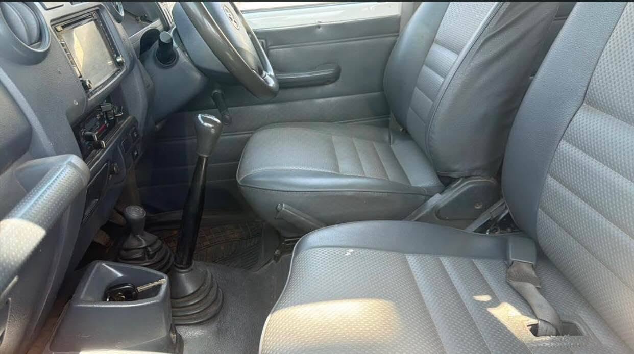 A picture of Land Cruiser manual for inspection our number is 256756841574