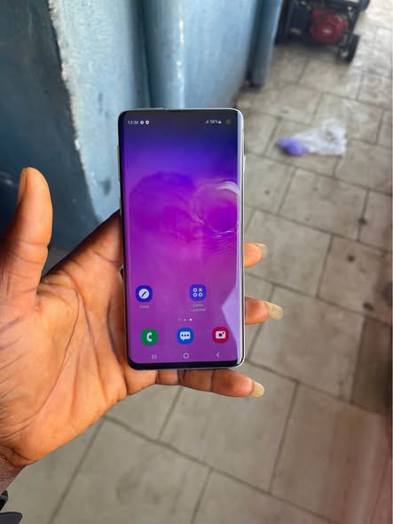 A picture of Samsung S10 512gb