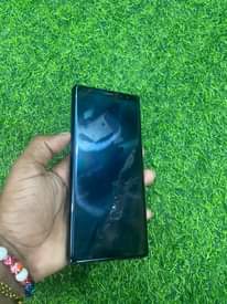 A picture of Samsung note 8
