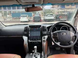 A picture of LANDCRUISER V8