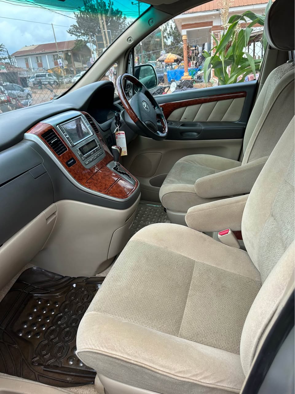 A picture of Toyota Alphard 23m Only
