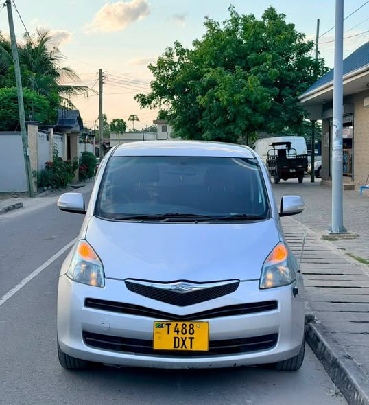 A picture of TOYOTA RACTIS BEI MILLION 12 8 0757455444