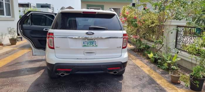 A picture of Ford explorer