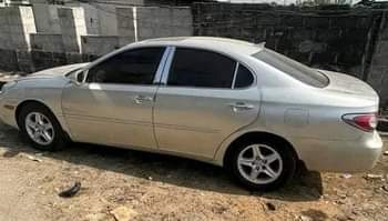 A picture of Christmas Deal Lexus ES 300 04 Model Engine is Silent