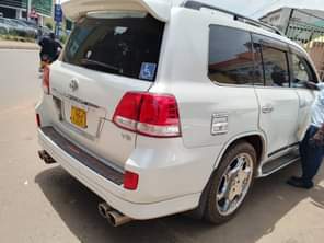 A picture of Land cruiser V8 on sale Modal 2010 0701812436