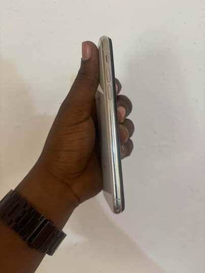 A picture of Iphone x
