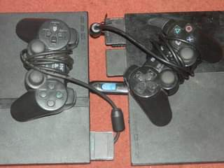 A picture of 2 Slim PS2 in good condition