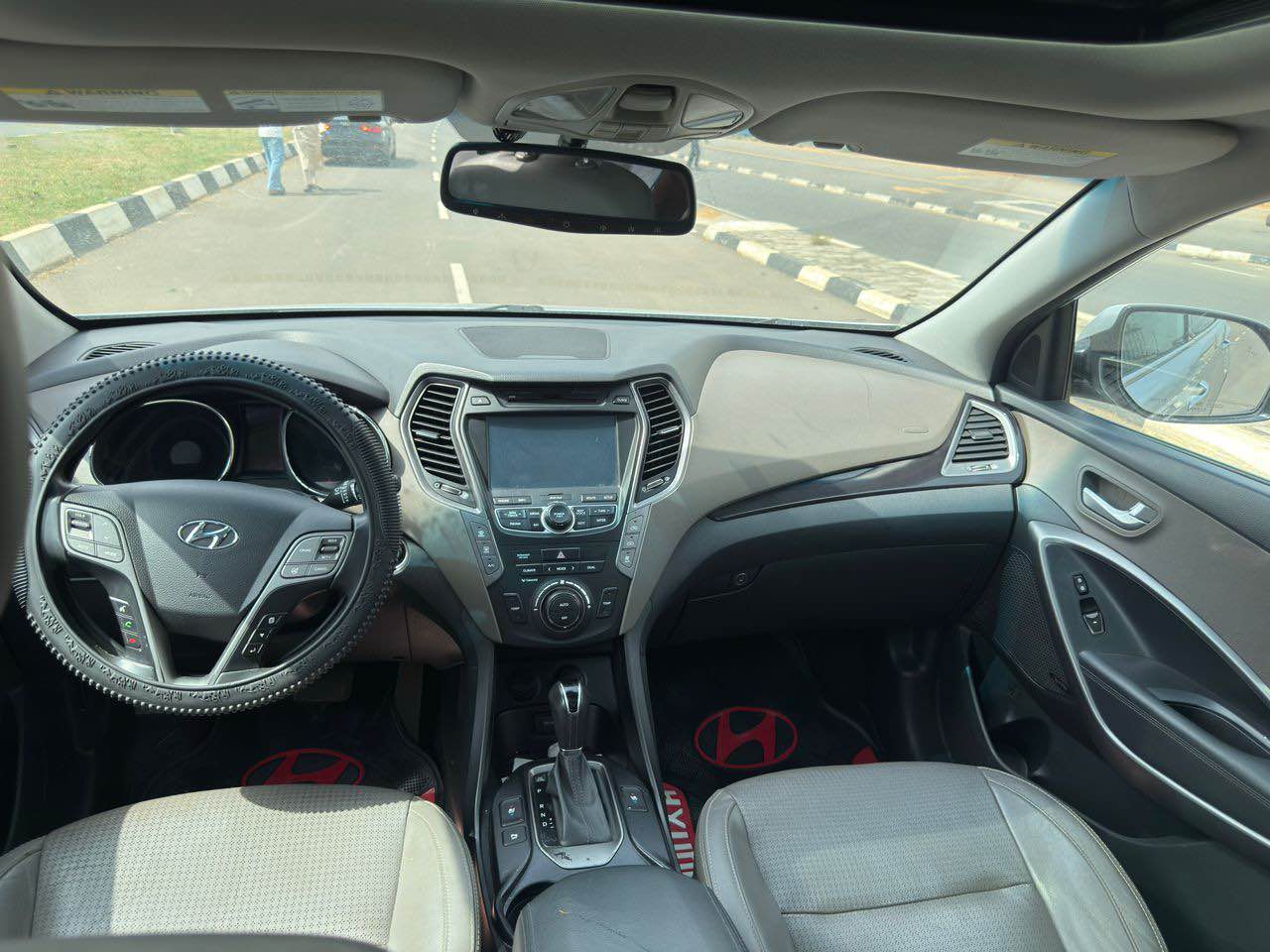 A picture of FEW MONTHS USED HYUNDAI SANTAFE 2014 LIMITED EDITION WITH 2025