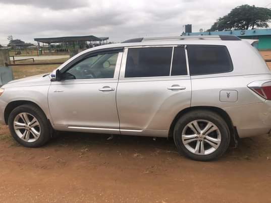 A picture of TOYOTA HIGHLANDER 2009 MODEL