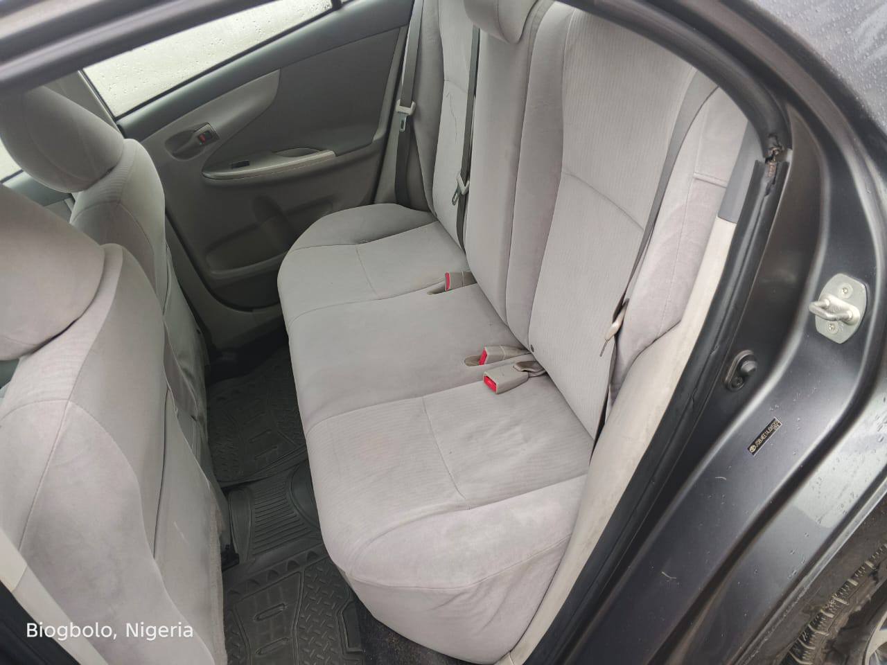 A picture of 2010 toyota corolla