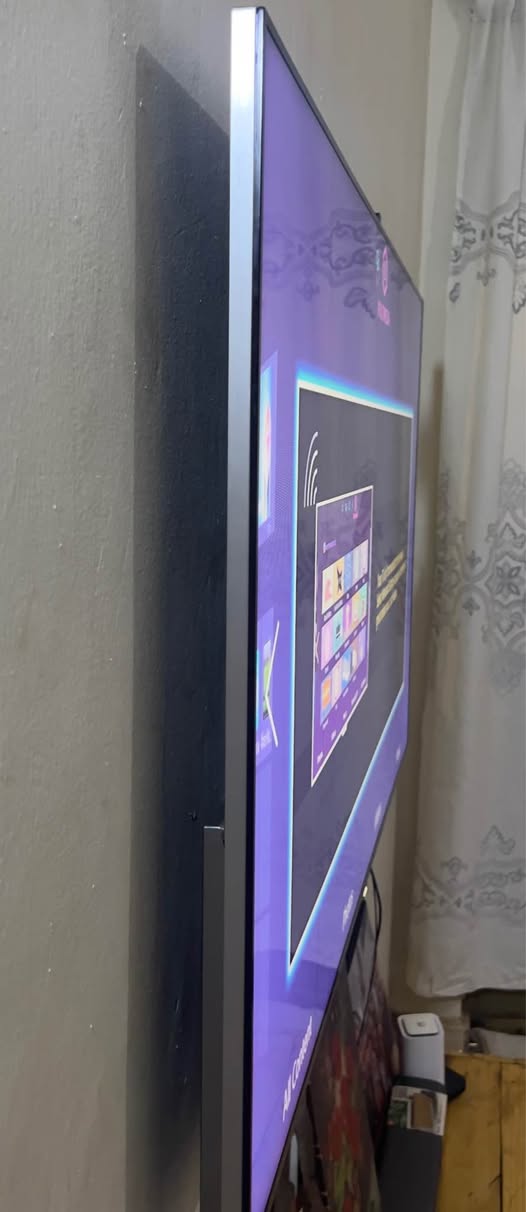 A picture of Samsung 60inches tv