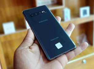 A picture of samsung s10plus