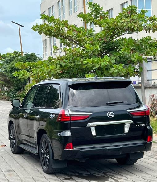 A picture of Lx570