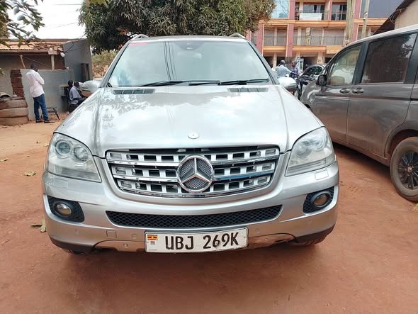 A picture of Benz ml 35millions good condition CALL 0786 92 82 59