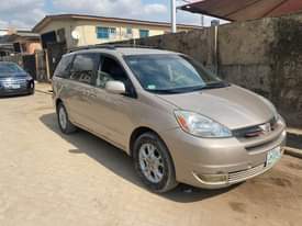 A picture of Toyota Sienna