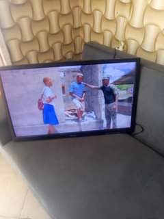 A picture of Samsung TV inch 32