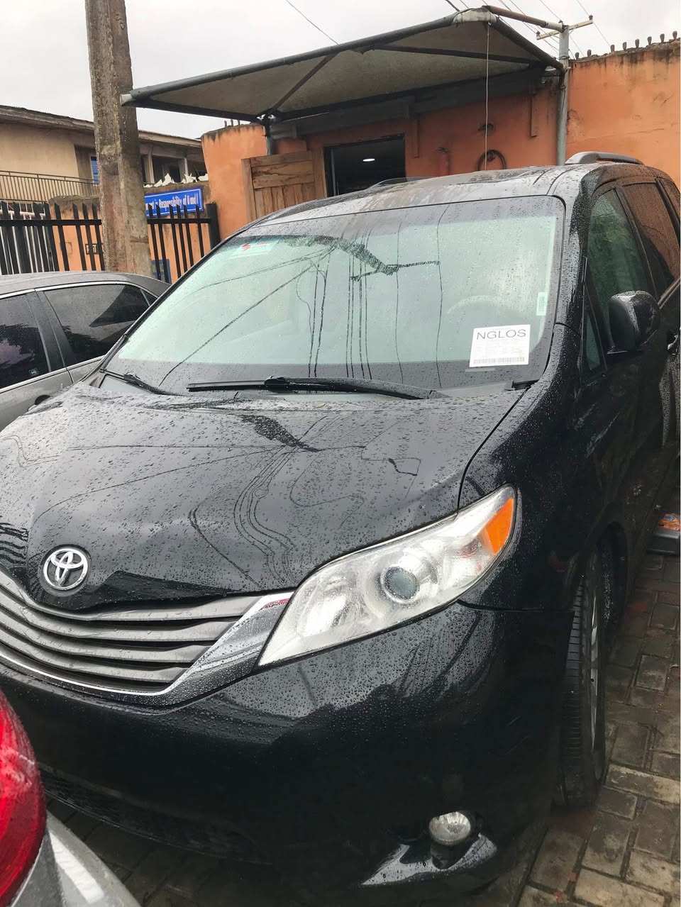 A picture of Sharp Toks Toyota Sienna 2013