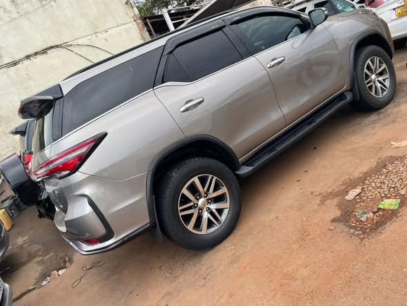 A picture of Toyota Fortuner 2015 2 8cc diesel 115M