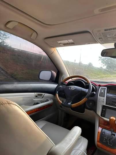 A picture of SLIGHTLY USED RX330 LEXUS 2006 MODEL