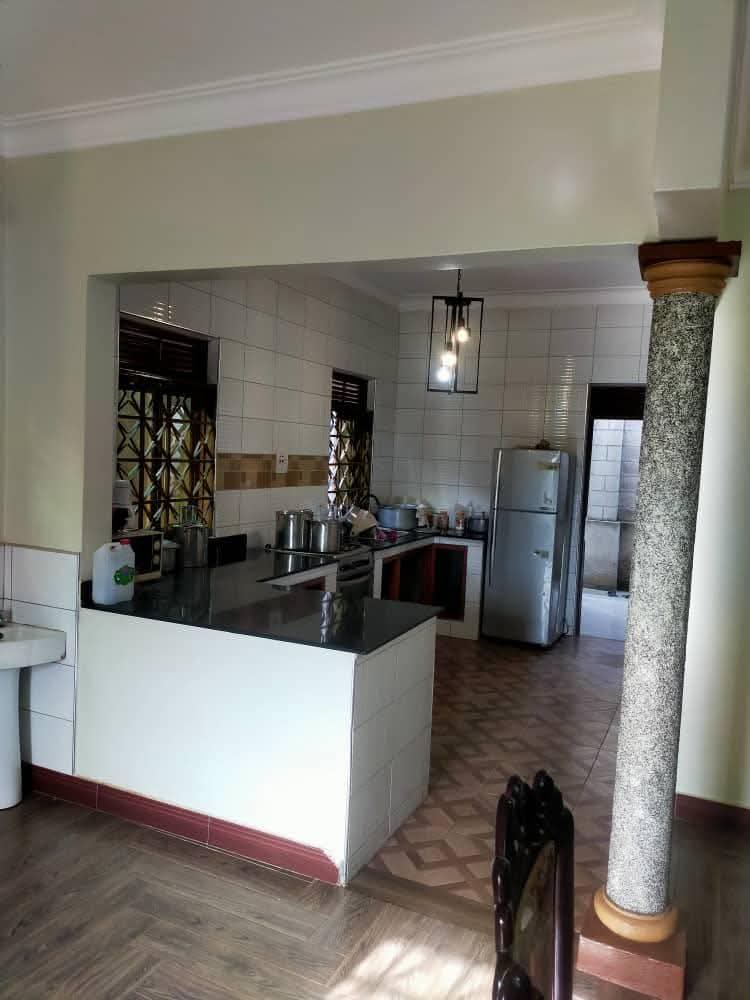 A picture of Bedroom and setting room for rent in kisaasi