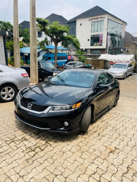A picture of 2013 HONDA ACCORD COUPE FOREIGN USED SUPER CLEAN 1 DOOR