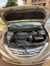 A picture of Hyundai Sonata 2012
