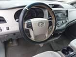 A picture of Toyota sienna 2011
