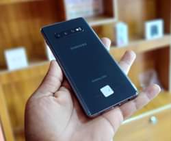 A picture of Samsung S10 plus