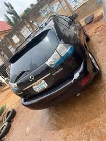 A picture of Lexus rx330