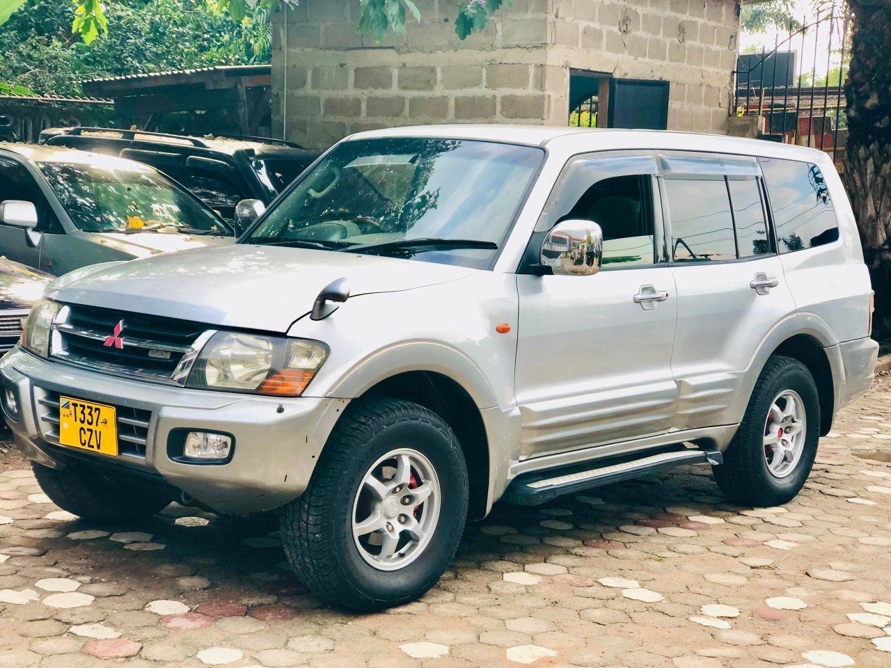 A picture of MITSUBISH PAJERO 0789639920